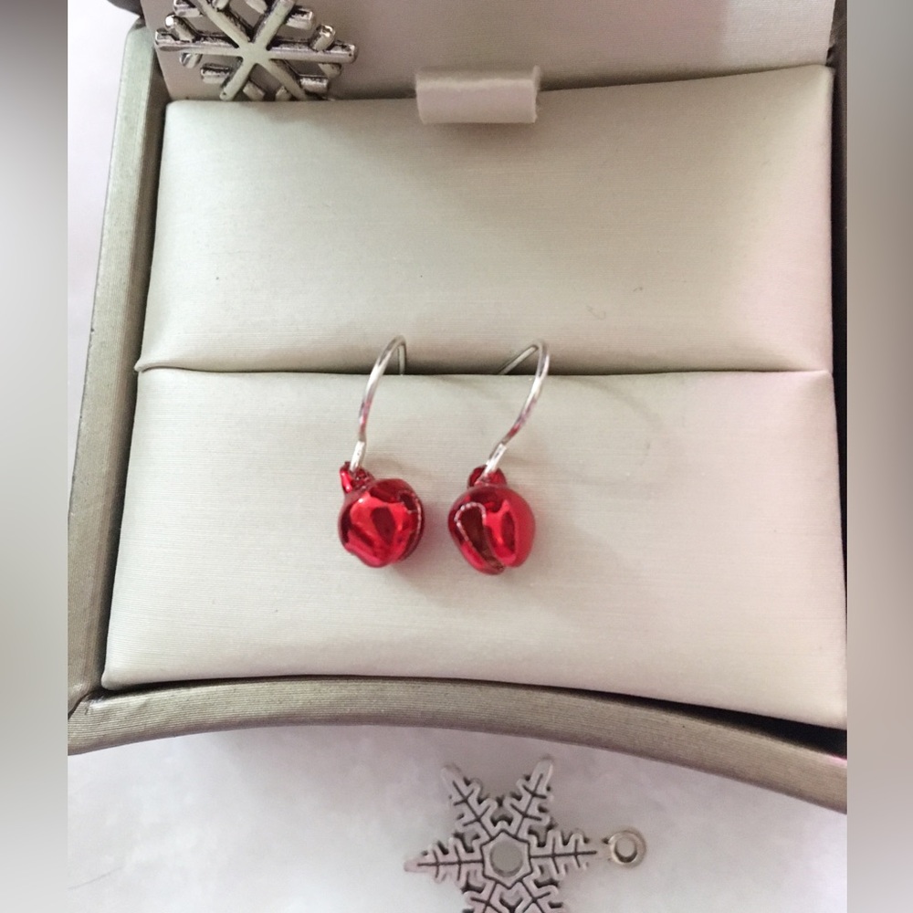 Chic Red Heart Earrings